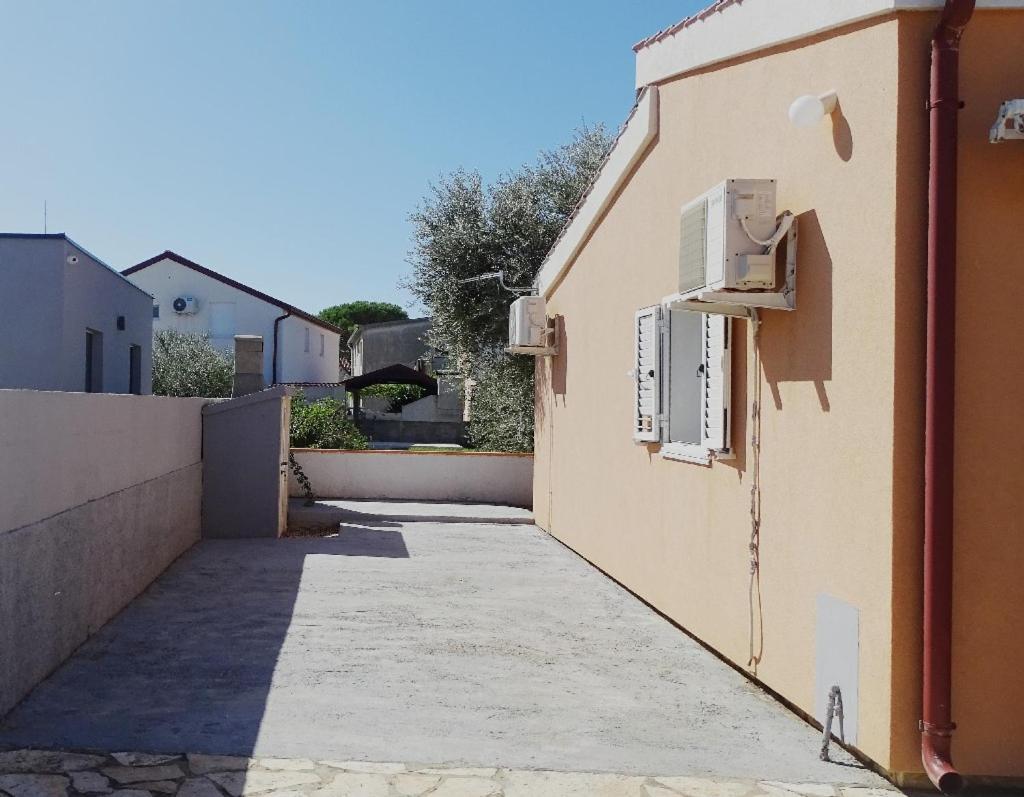 Studio Apartman I Mali Apartman Vir Exterior foto
