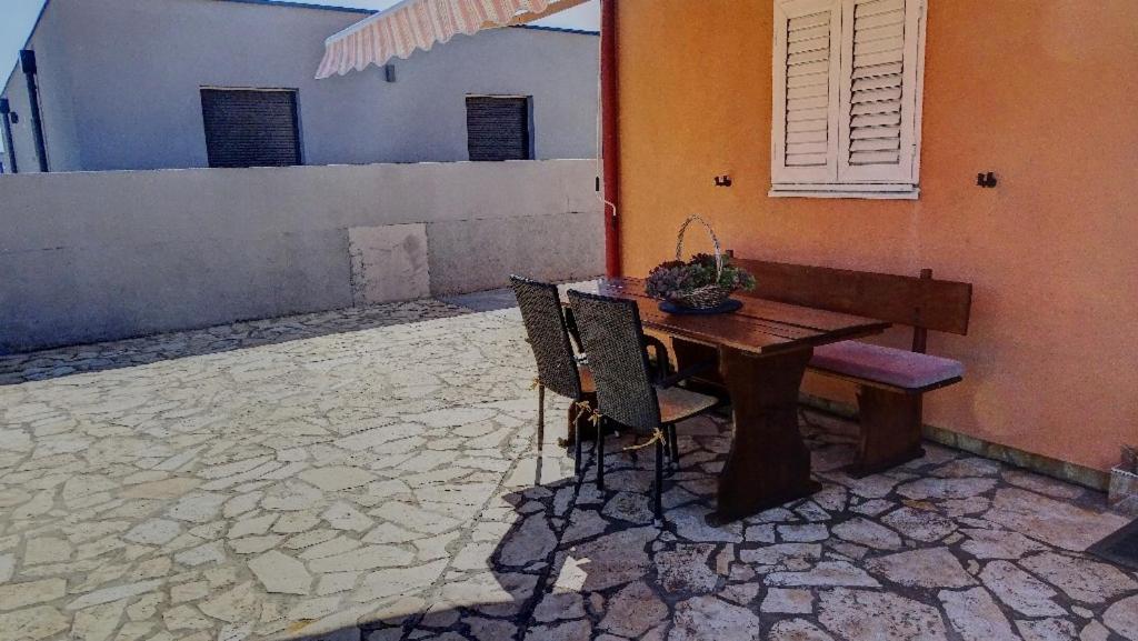 Studio Apartman I Mali Apartman Vir Exterior foto