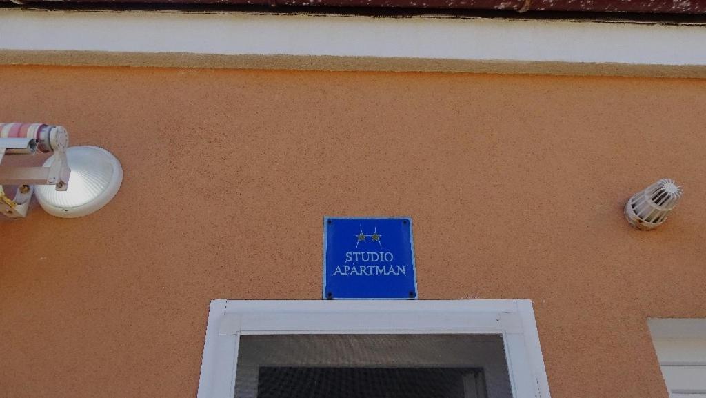 Studio Apartman I Mali Apartman Vir Exterior foto